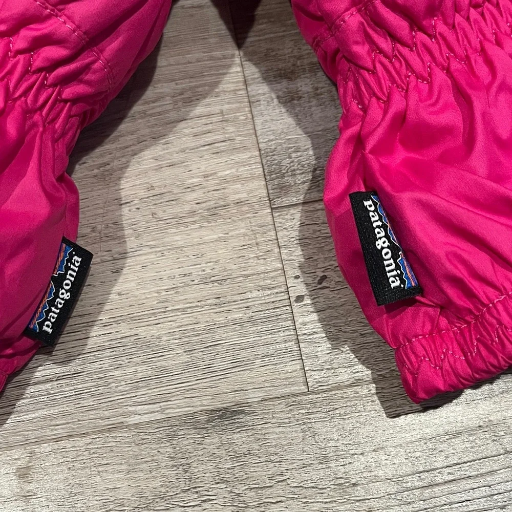 NWOT Pink Patagonia Puffball Baby Mittens